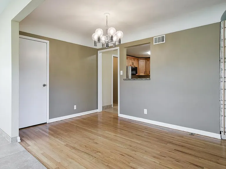 1018 S 114th St — Photo 11