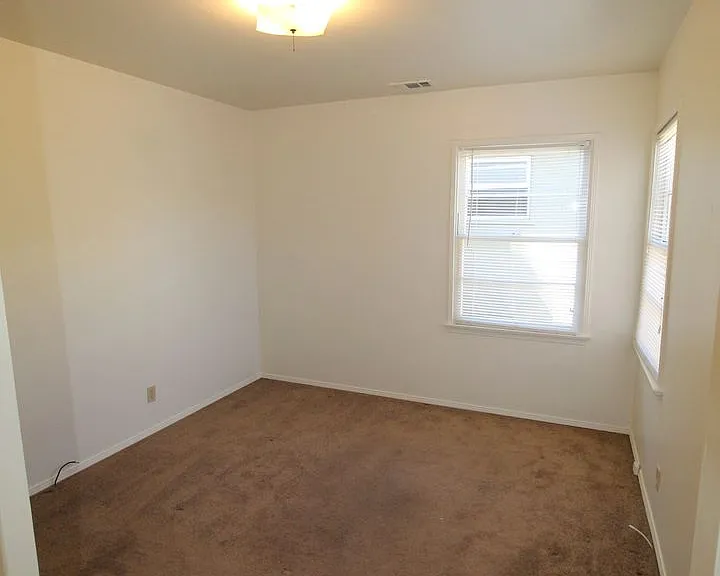 Charming Midtown Ventura Home- 3 Bedroom + 1.75 Bath — Photo 27