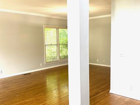 5th image of 909 Magnolia Ct W
