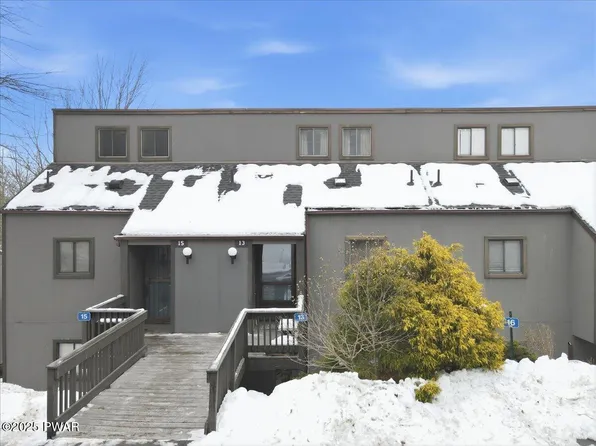 13 Middle Village Way, Tannersville, PA 18372