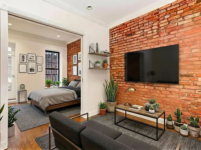 610 E 9th St #2R — Photo 2