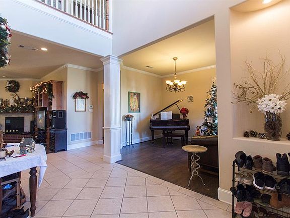 3rd image of 2926 Oak Point Dr