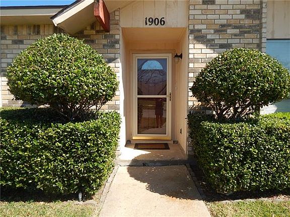 3rd image of 1906 Glenbrook Meadows Dr