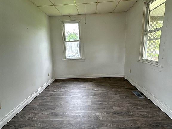 5th image of 124 N Rile St