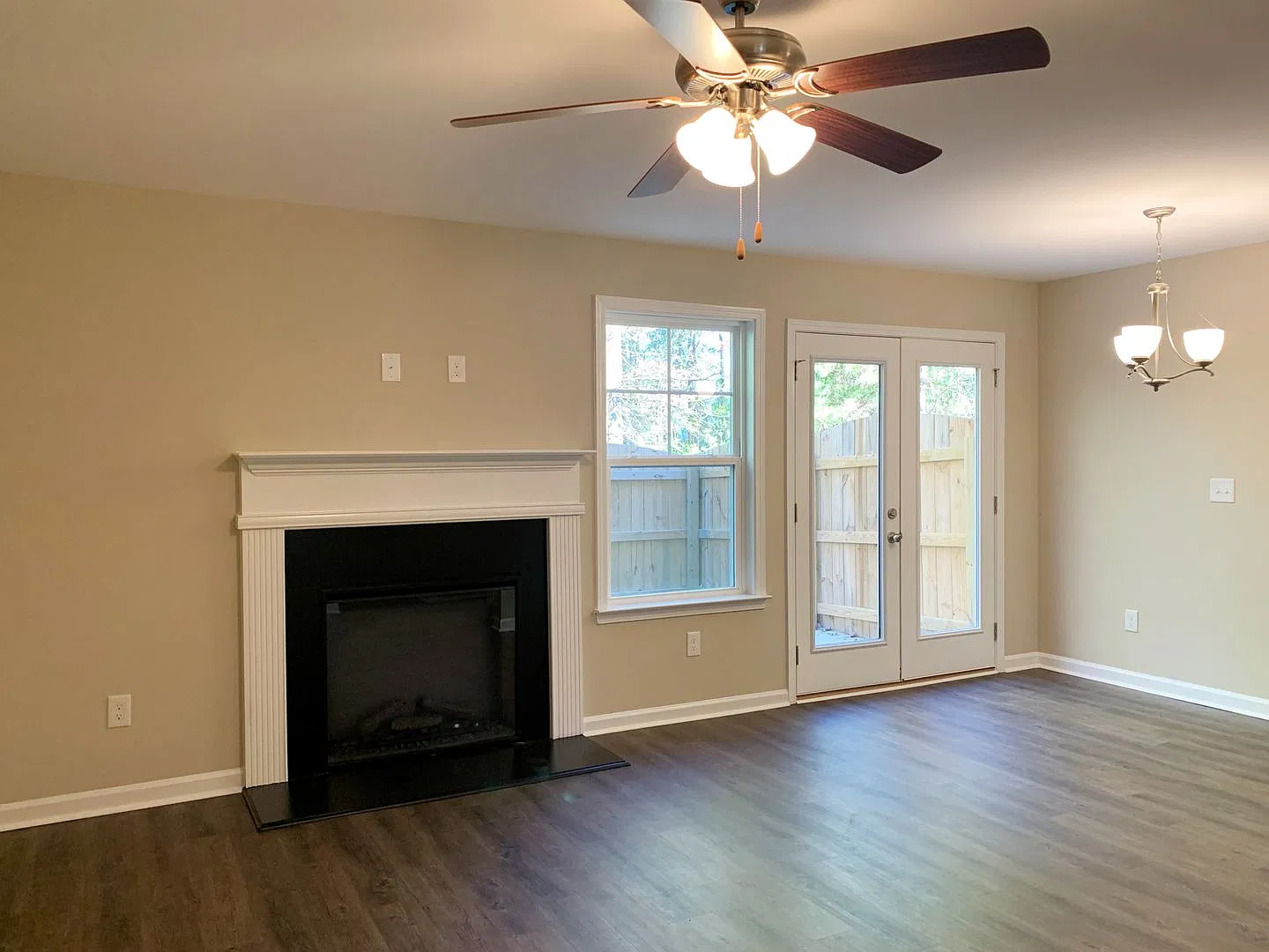 Very Nice Townhome in Great Location — Photo 2