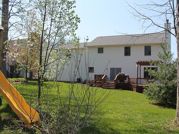 2nd image of 808 Bur Oak Ct E