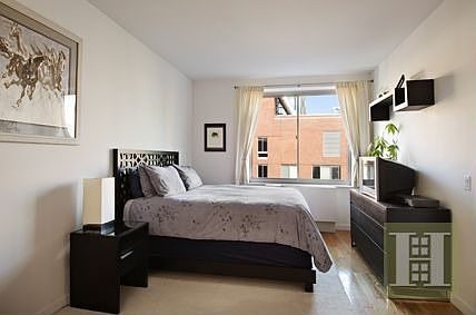 4th image of 555 W 23rd St APT S14a