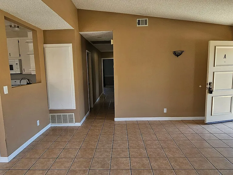 1153 E Foster Rd #A — Photo 5