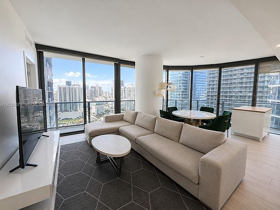 3rd image of 55 SW 9th St APT 3201