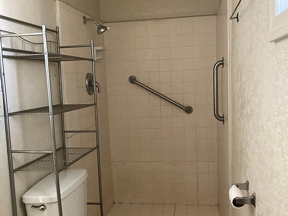 3rd image of 6244 1/2 Daisy Ave