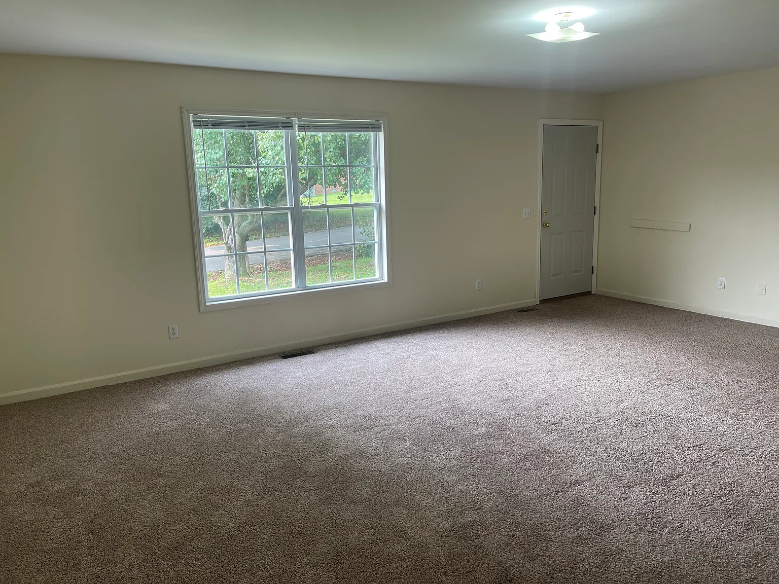 452 Bryce Dr — Photo 3