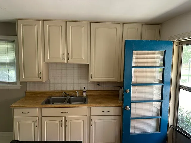 927 Potter Ln — Photo 5