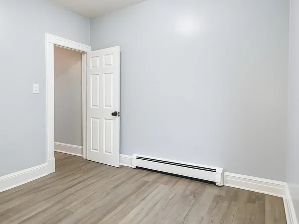 396 Woodlawn Avenue image 16 of 20