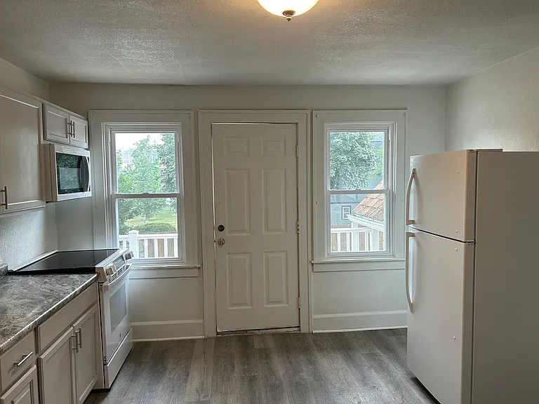 3703 E Barnard Ave #A — Photo 2