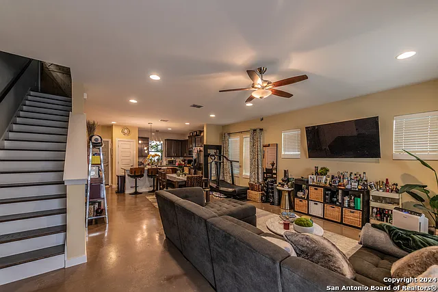 2 bed, 2.5 bath, 1318 sqft, $2,500 — Photo 2