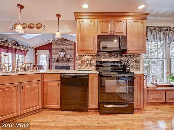 5th image of 410 Trout Dale Ct