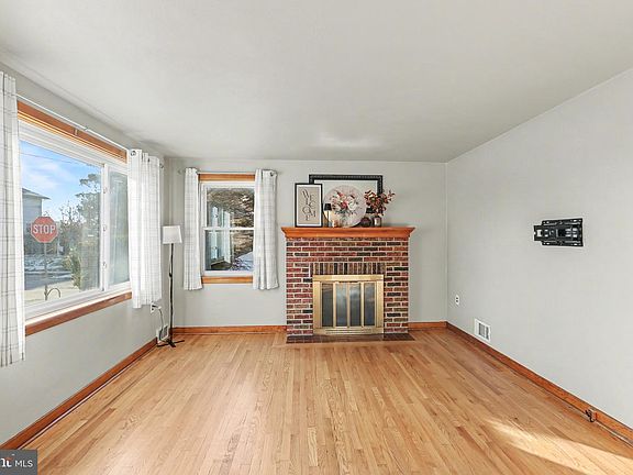 4th image of 3000 Prince St