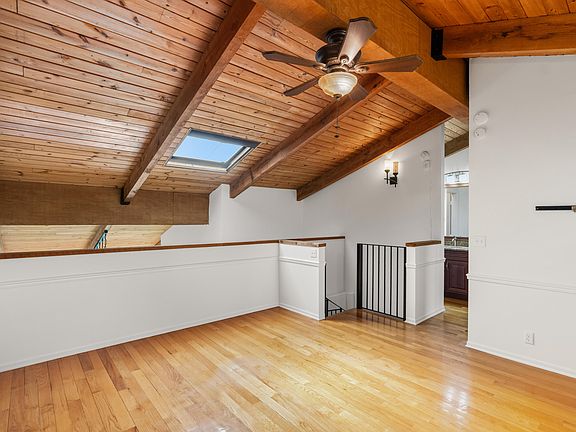 4th image of 228 NE 16th Terrace