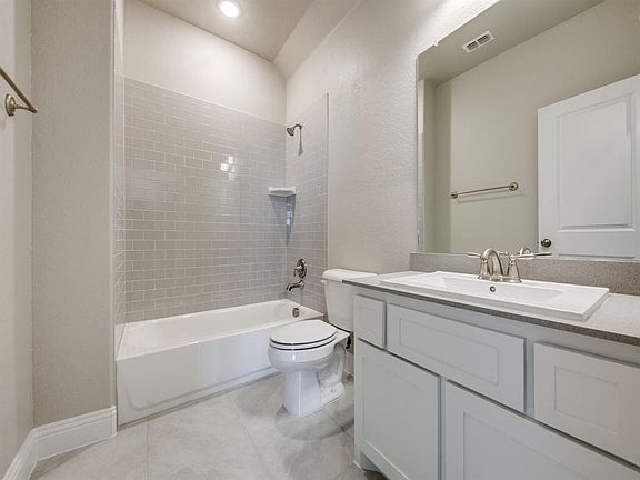 5th image of 1010 Ember Crest Dr