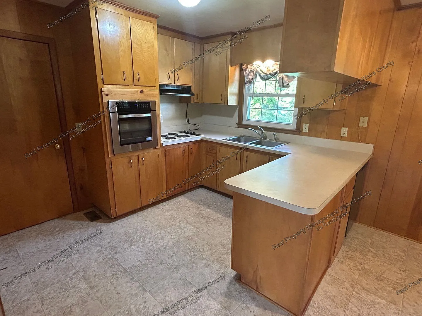 3 bed, 2.0 bath, 1383 sqft, $1,850 — Photo 3