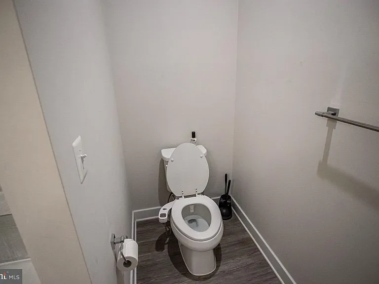 7821 Cove Point Dr — Photo 30