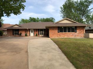 3017 Bluebird Ln, Enid, OK 73703