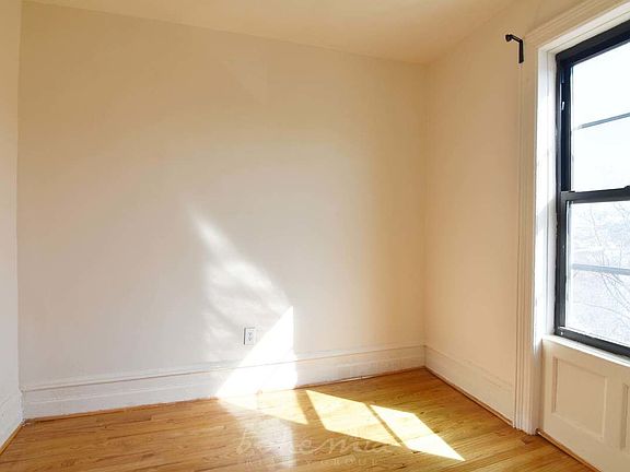 5th image of 367 Edgecombe Ave APT 31
