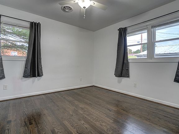 4th image of 5 S Dudley Dr