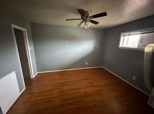 1109 8th St APT 4, Huntsville, TX 77320