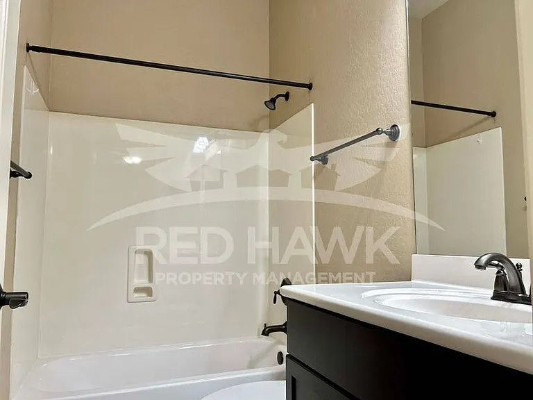 1748 N Makalu Cir — Photo 13