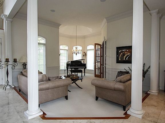 5th image of 594 Eleanor Rd