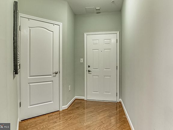 3rd image of 1621 Ladue Ct APT 204