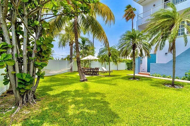 3 bed, 3.0 bath, 2265 sqft, $5,200 — Photo 4