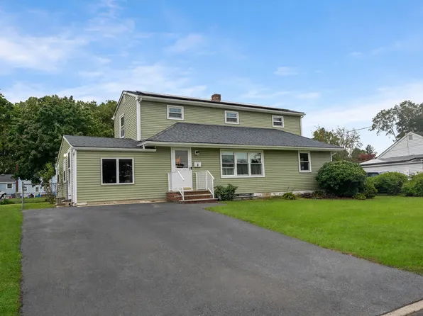 6 Lind Dr, Middletown, NJ 07748