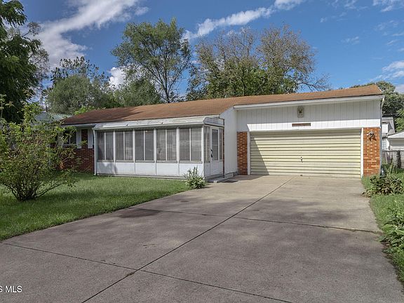 3rd image of 1718 Welker Ave