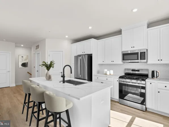 21756 Dollis Hill Ter, Ashburn, VA 20148