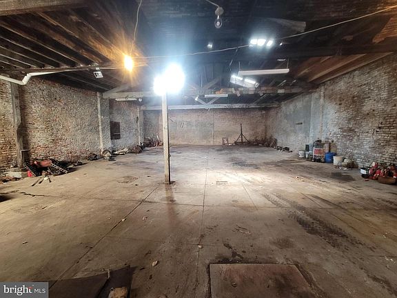 5th image of 2706 E Monmouth St