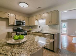 627 Robin Hood Ct, Springdale, AR 72764