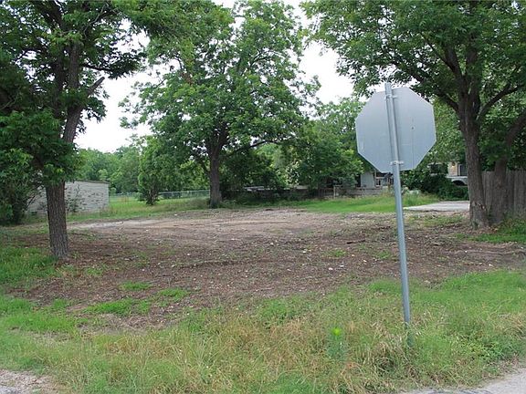 4th image of 207 East Ave