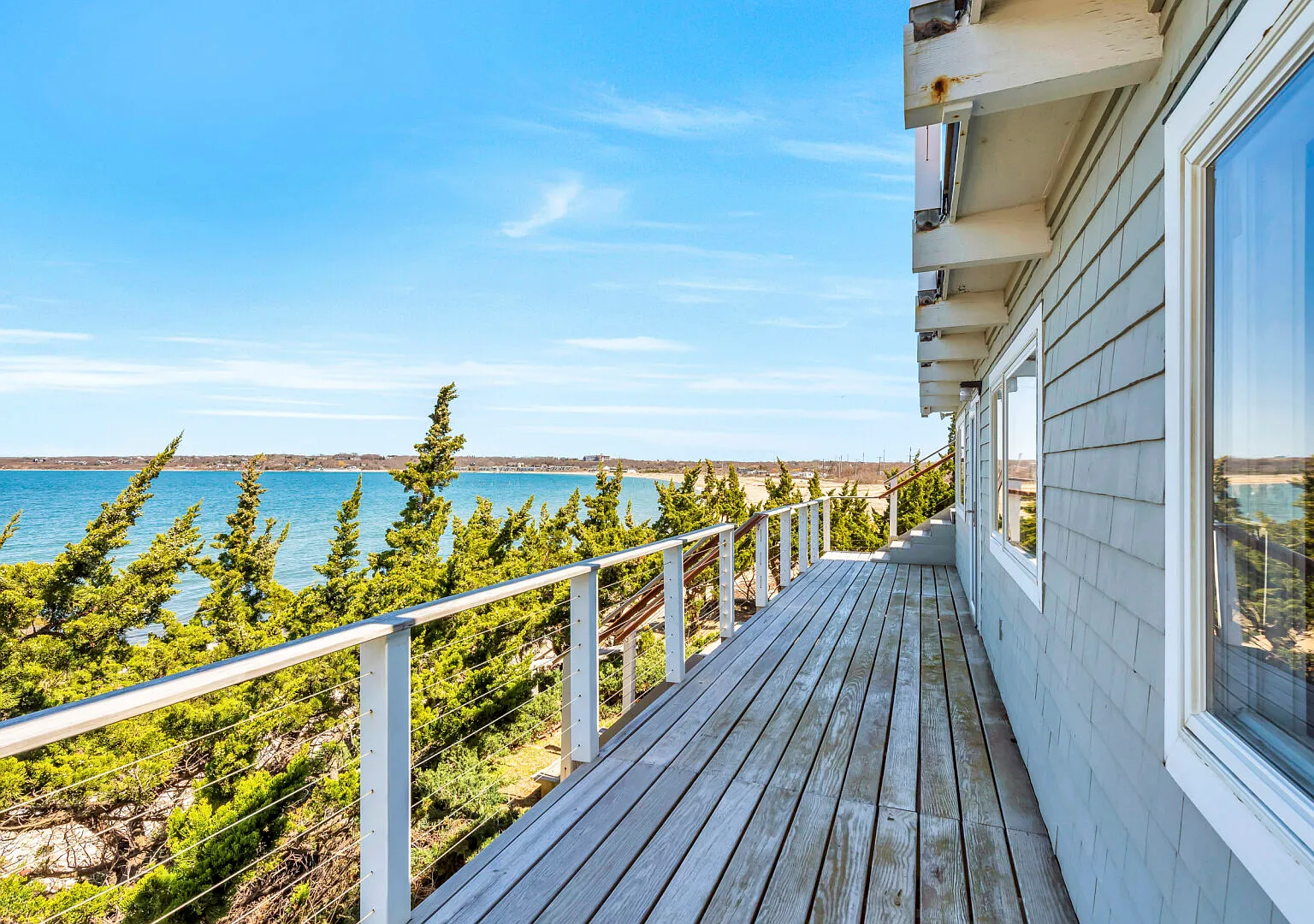 Waterfront beach house with breathtaking views — Photo 2