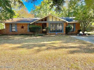 124 Clinton Cir, Jackson, MS 39209