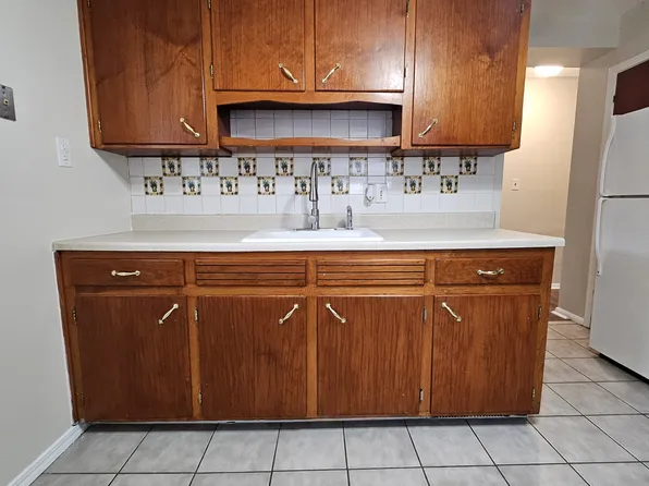 17637 Prospect St, Melvindale, MI 48122