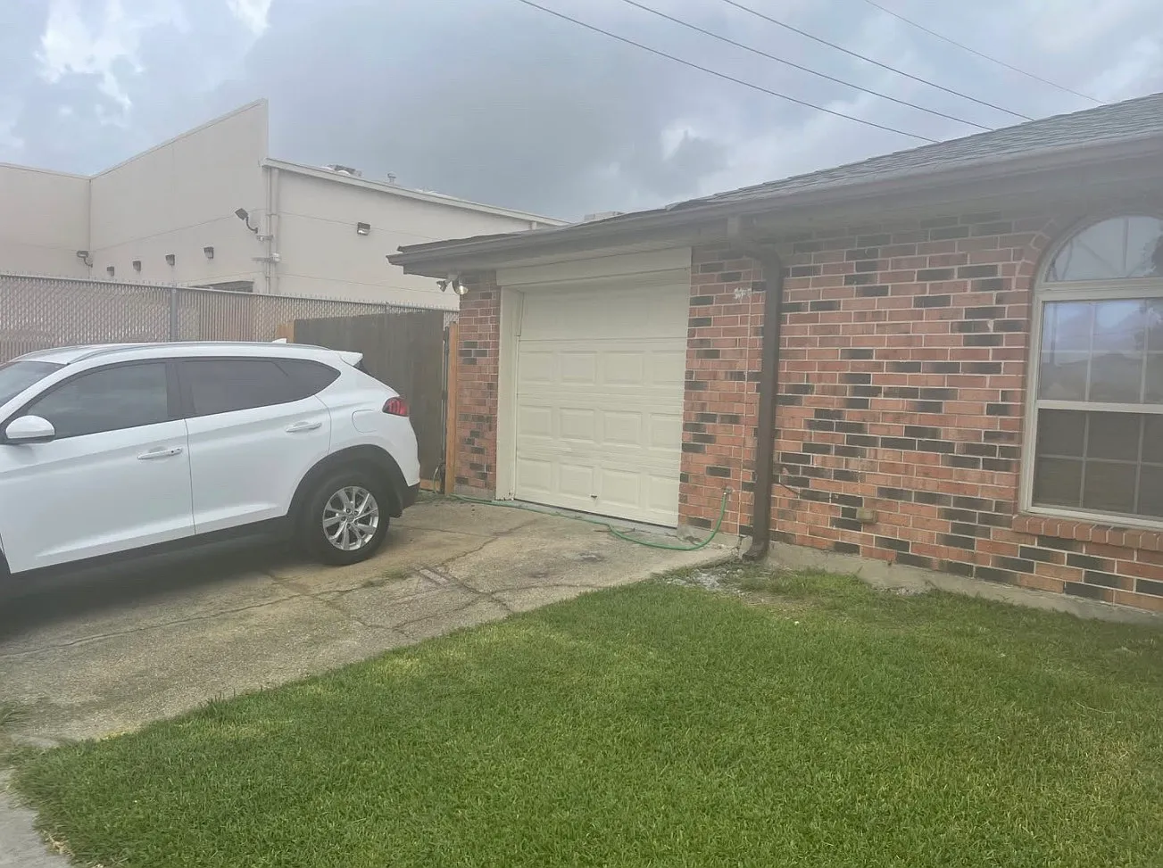3 bed, 1000 sqft, $2,000 — Photo 2