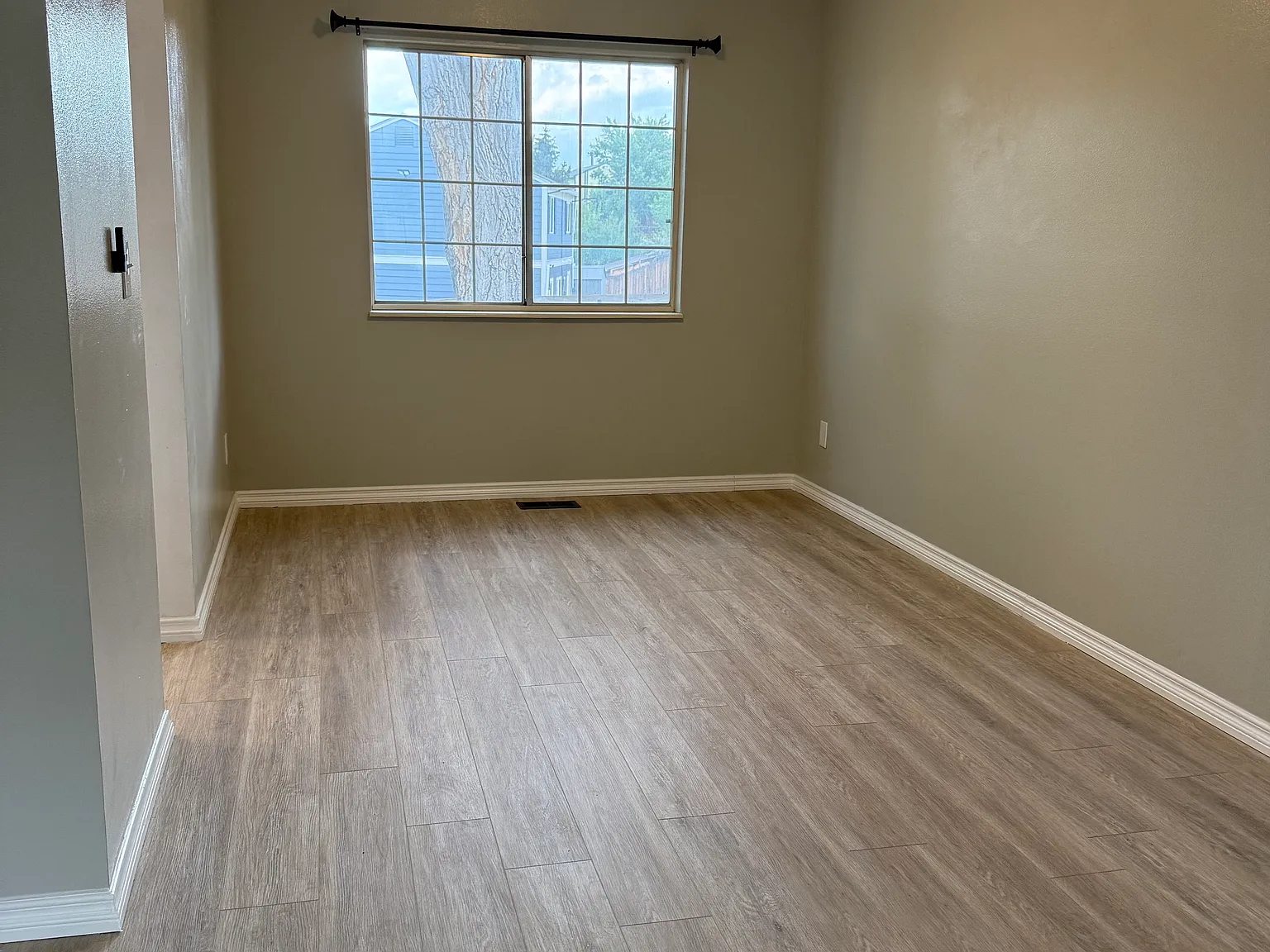 2577 S Ouray Way — Photo 4