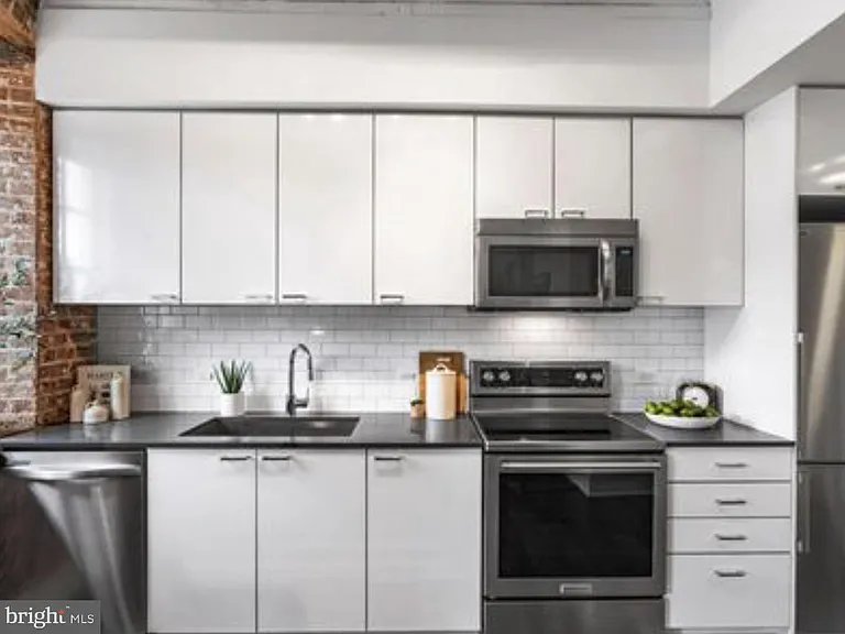 515 N Washington St #203 — Photo 6