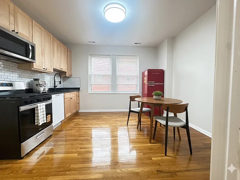 1041 N Hermitage Ave #3W — Photo 2