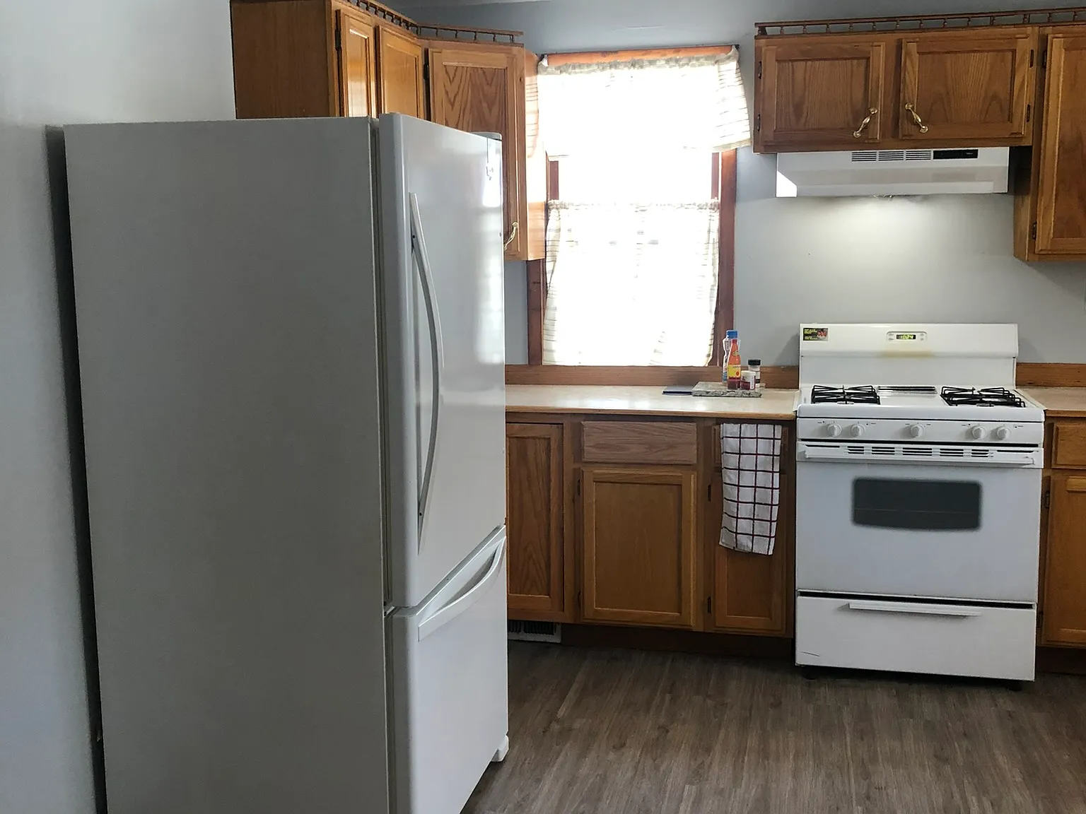 5 bed, 2048 sqft, $1,500 — Photo 3