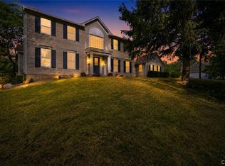 102 Smoke Rise Dr, Camillus, NY 13031