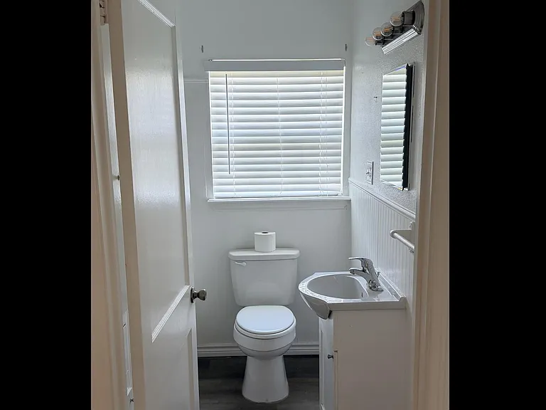 1706 Smith St — Photo 6