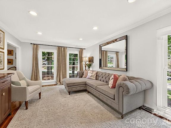 5th image of 10300 Ben Franklin Ct
